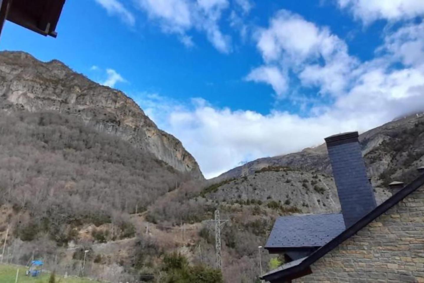 Apartamento Tarmanones Escarrilla Bagian luar foto